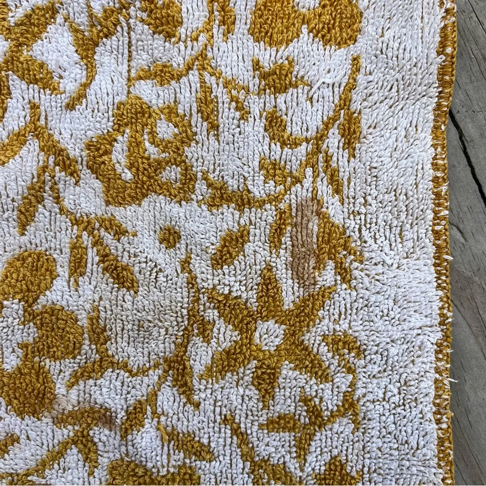 Vintage Washcloth Floral Damask Pattern Gold Flaw